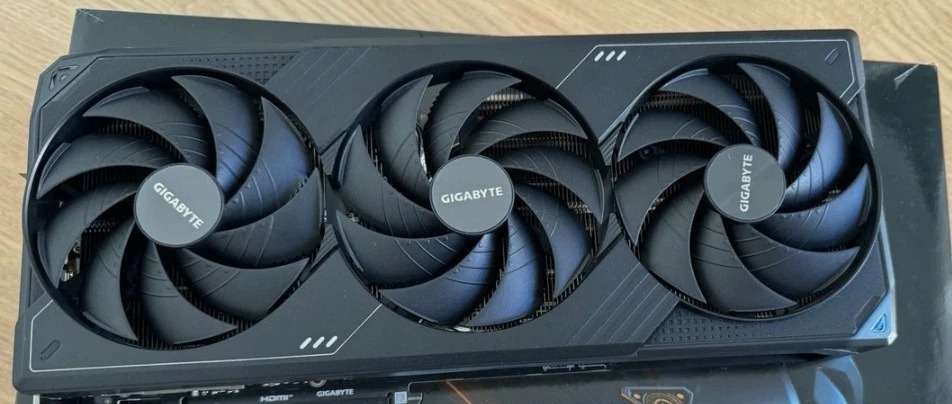 GIGABYTE WINDFORCE triple-fan RTX cooler